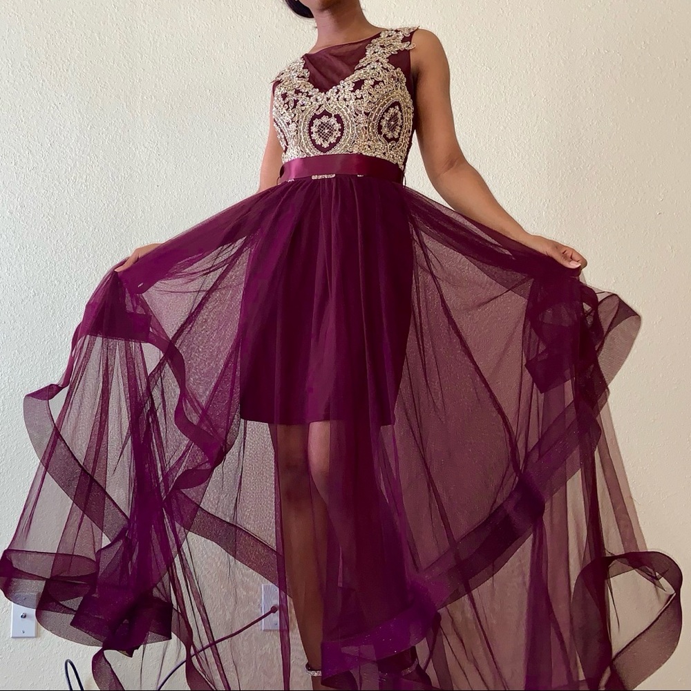 ✨LONG MAROON PROM DRESS W/DETAILED GOLD BEADING✨